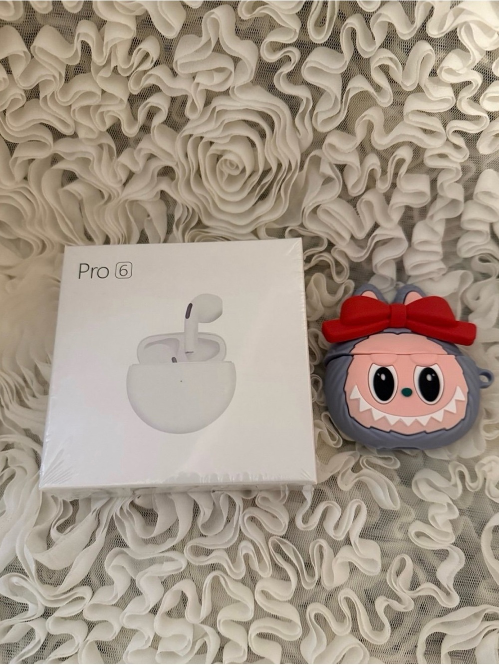 BNWT!Pro 6 Wireless Earbuds with charging case and labubu Cute Gray Case!